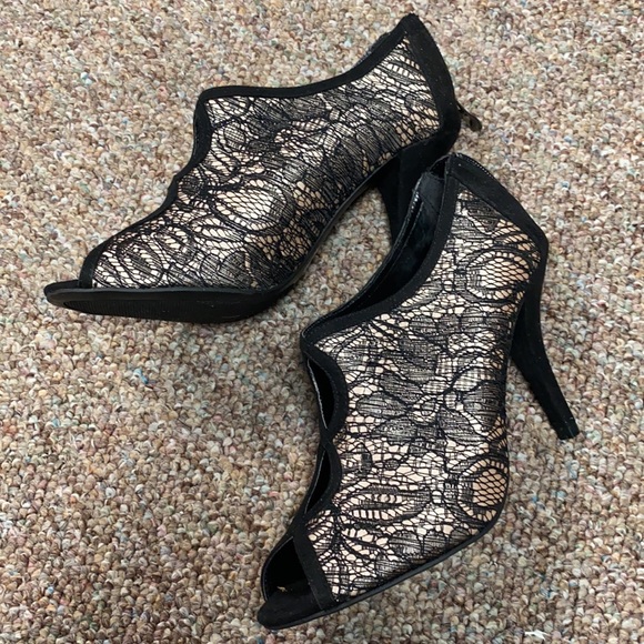 Cato Beautiful blk lace w/cream open toe 4” heels8 - Picture 1 of 7
